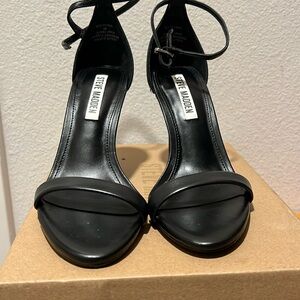 Steve Madden Tecy black heel